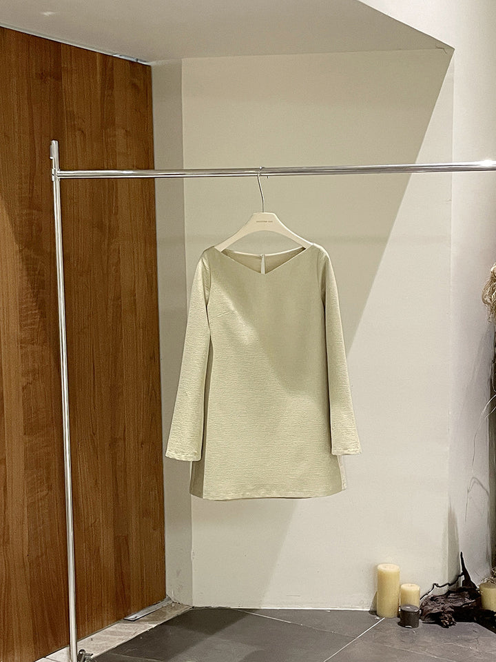 Dame elegant top med V-hals og kvalitetsmaterialer Stilla