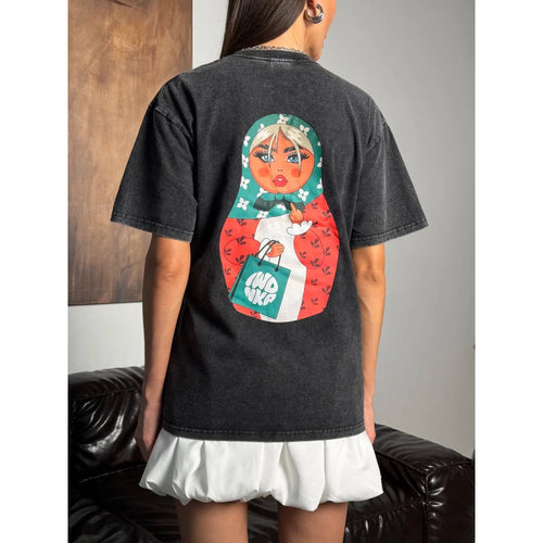 Dame T-shirt med kunstnerisk Matroschka-design og afslappet pasform Stilla