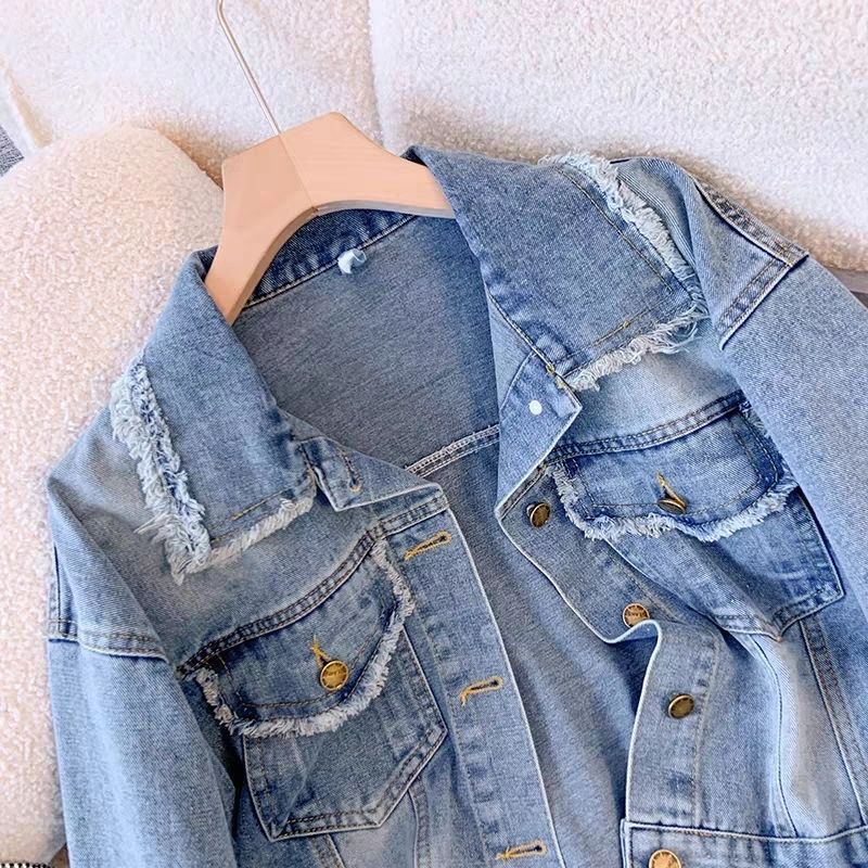 Dame cropped denim jakke med frynser og knapdetaljer Stilla