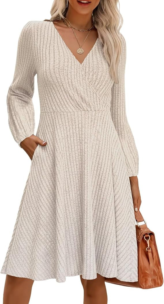Kvindernes elegante viskose mini-kjole med struktureret top og voluminøse ærmer Stilla
