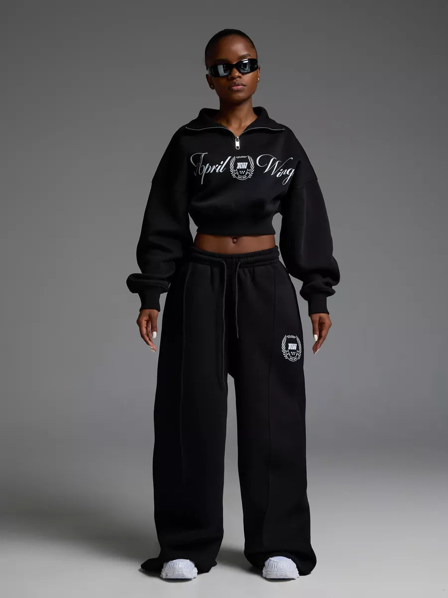 Kvinders sporty cropped sweatshirt med høj krave og komfortable joggingbukser Skovae