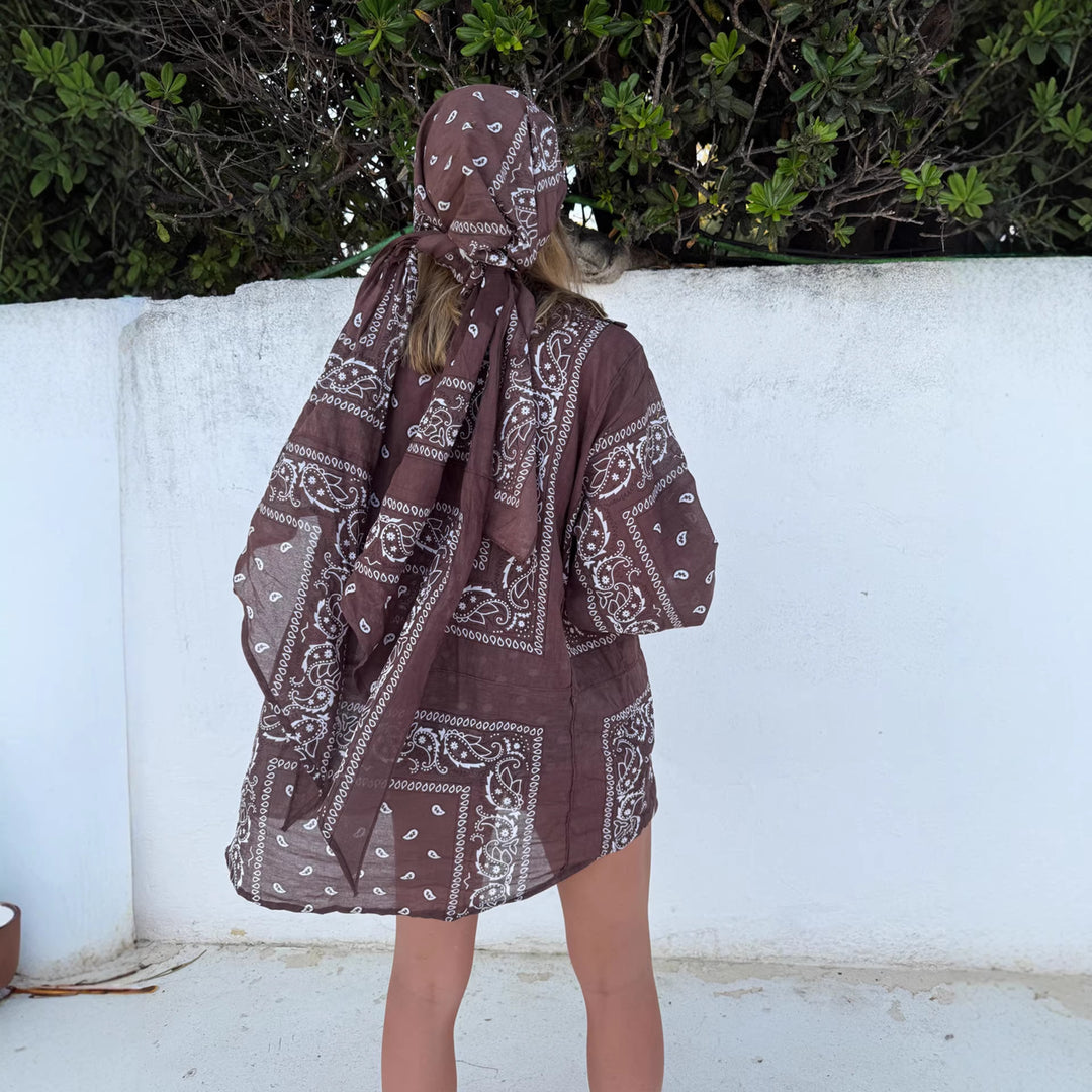 Kvindernes kimonojakke med elegant bandana-look og justerbart design