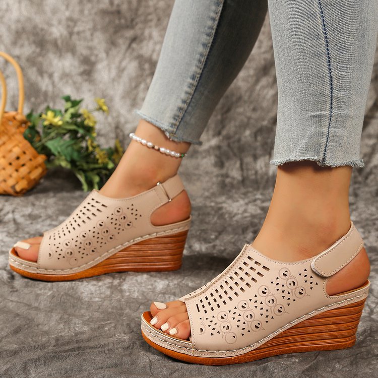 Dame åbne wedge-sandaler med luftig overfladestruktur og ergonomisk sål Stilla