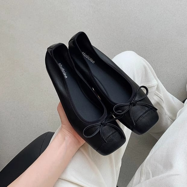 Dame ballerinaer med modeglans og elegant sløjfeapplikation Stilla