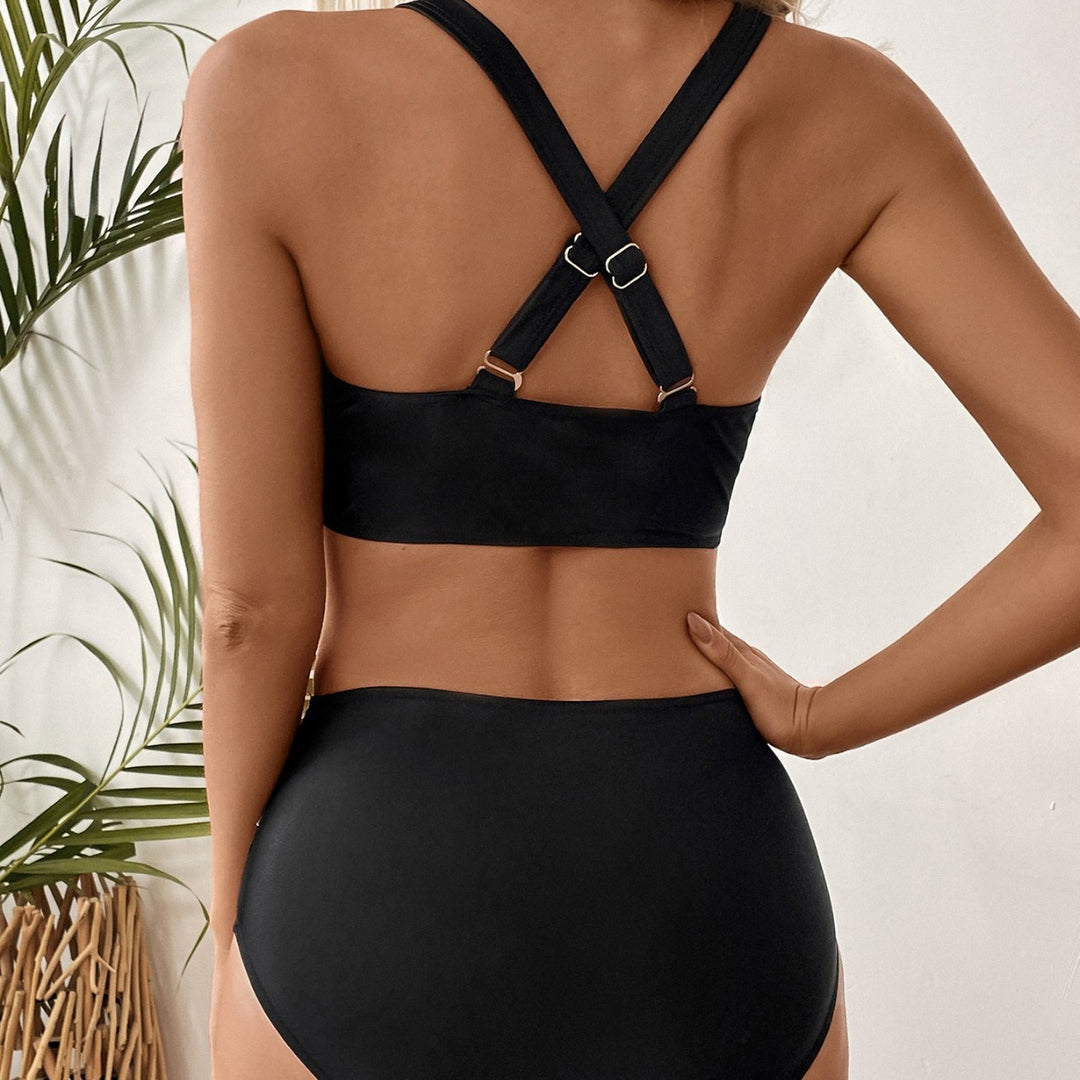 Dame bikini-sæt med trendy krydset top og højt skåret trusser Stilla