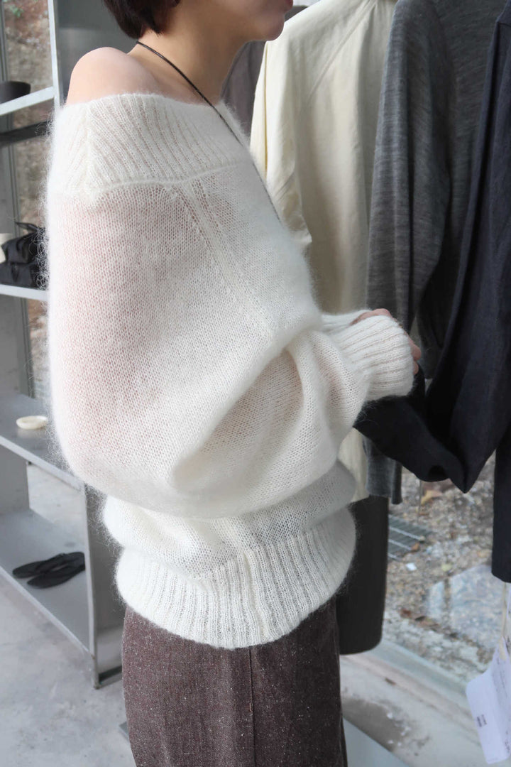 Dame afslappet sweater med off-shoulder design og blød materialeblanding Stilla