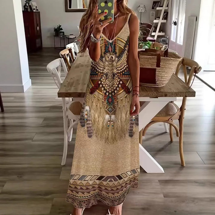 Dame maxikjole med kunstnerisk tribal design og flydende snit Stilla