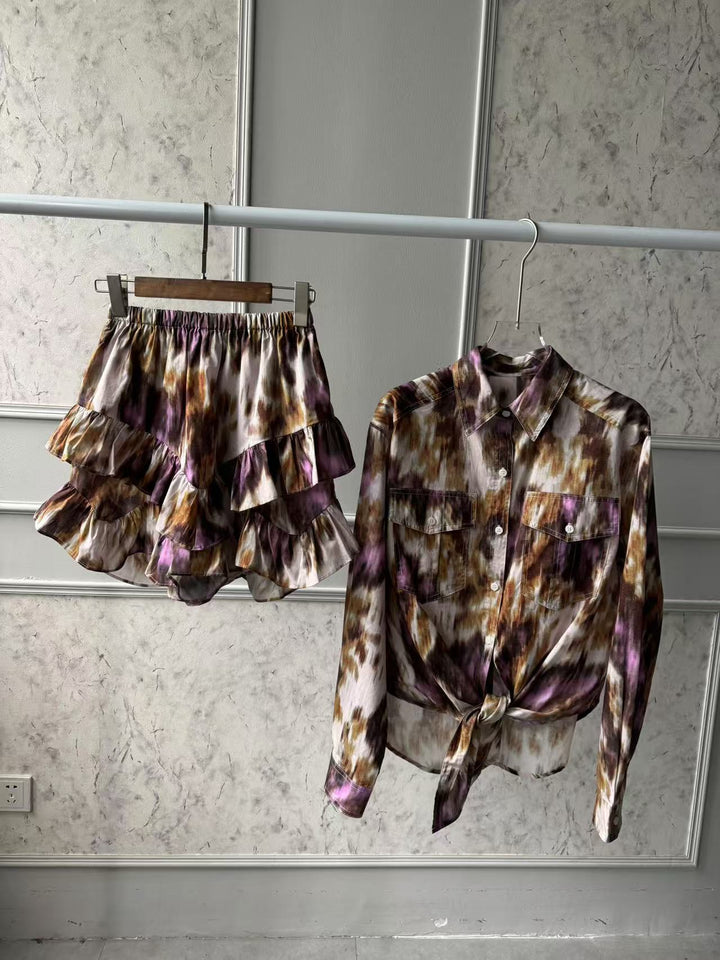 Dame skjorte med kreativt trykdesign og flatterende knude Stilla