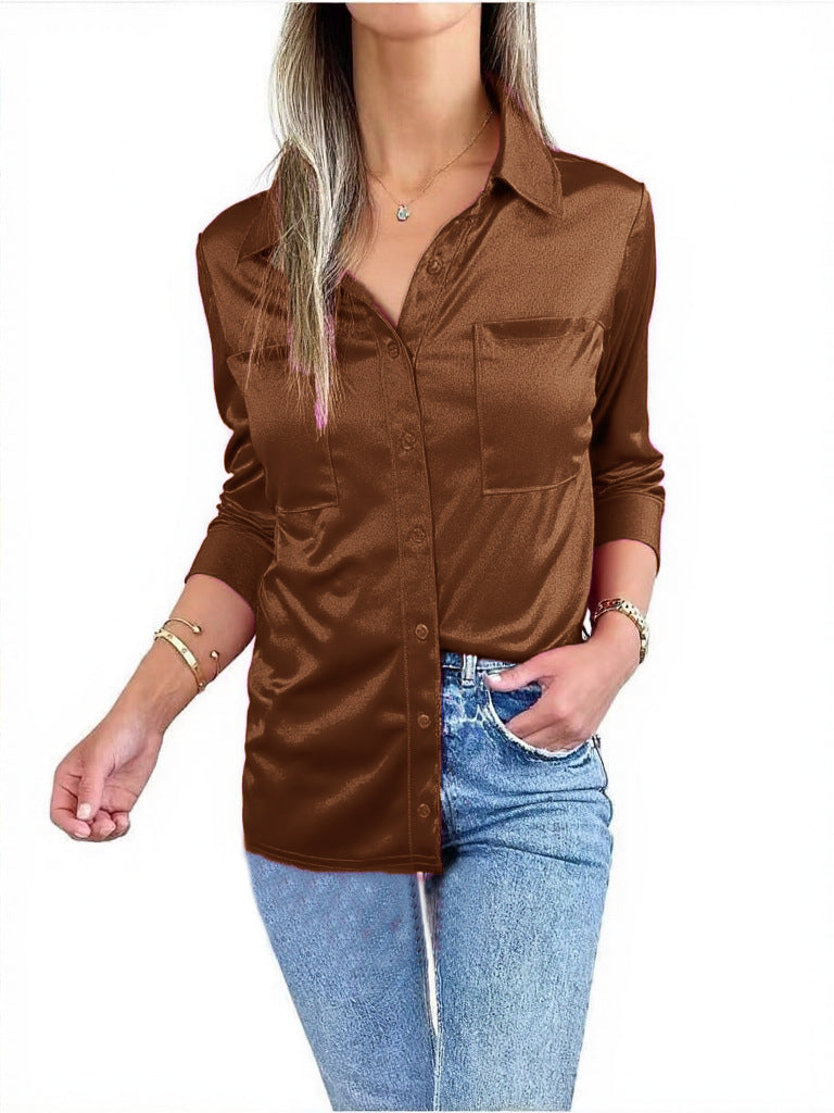 Dame elegant satinbluse med brystlomme og gennemgående knaplukning Stilla