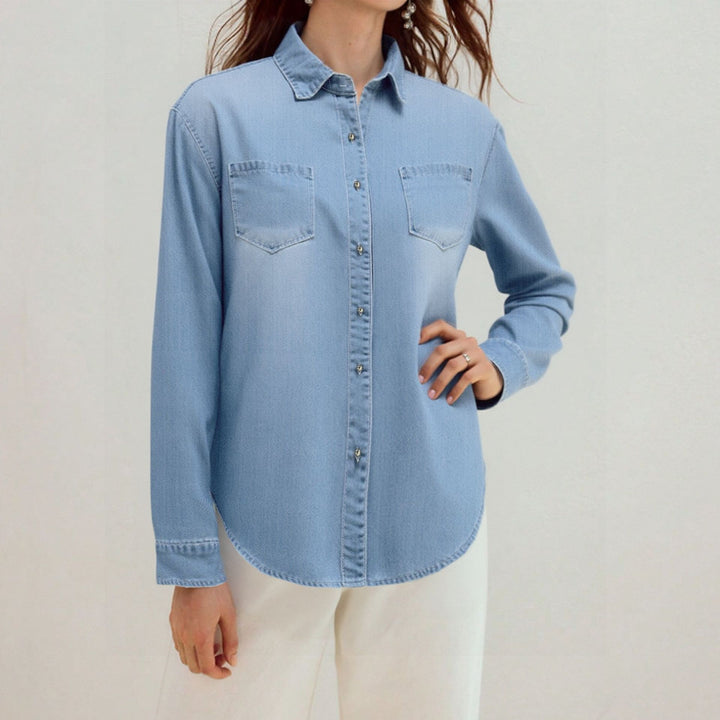 Dame Denim Skjorte med moderne brystlommer og elegant knapstolpe Stilla