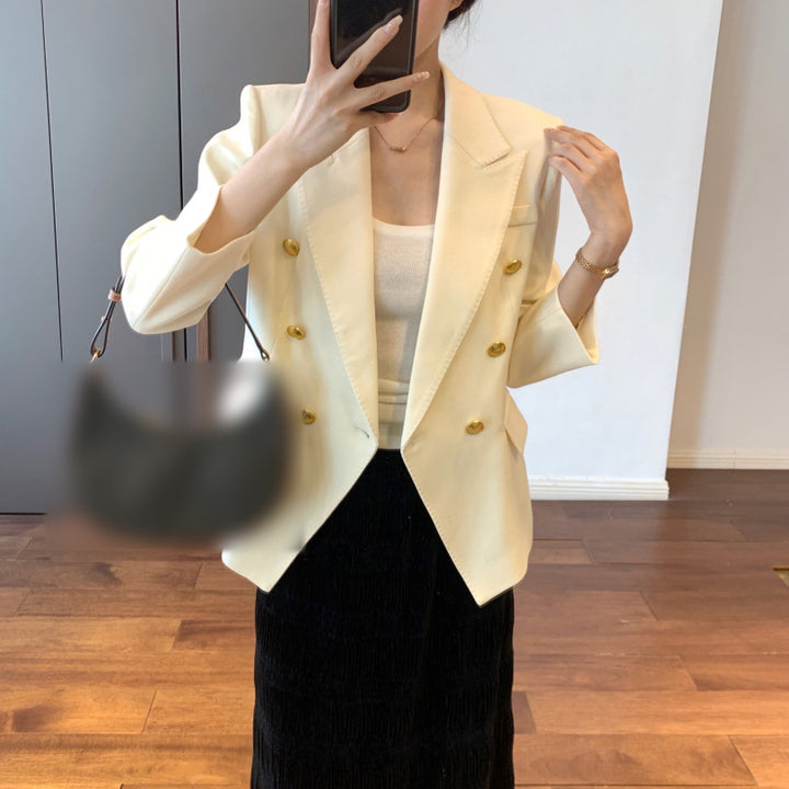 Dame foret blazer med dobbelt knaplukning og gyldne accenter Stilla