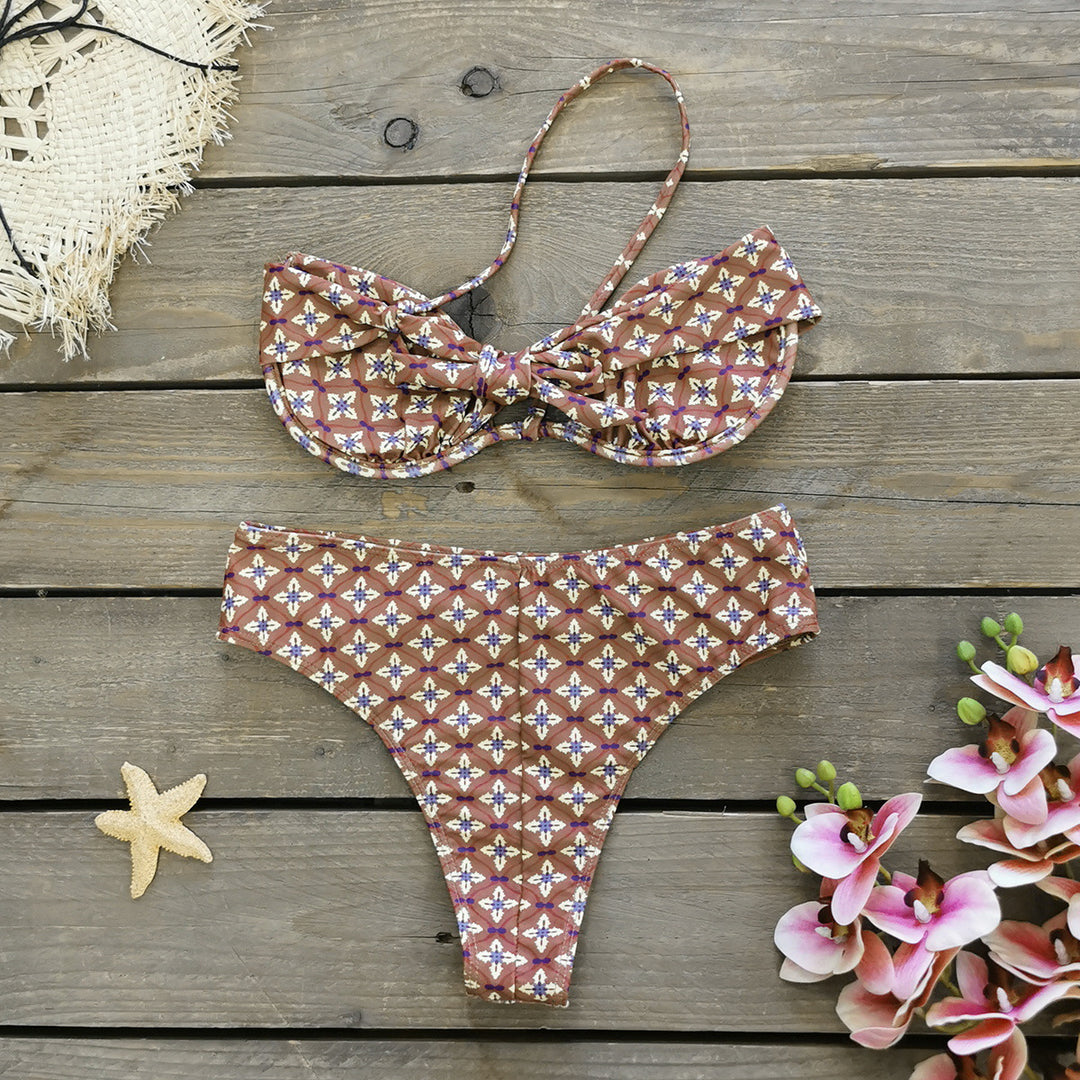 Dame bikini sæt med elegant polstret top og højt skåret trusse Stilla