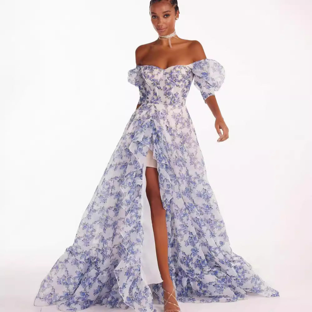 Dame bryllupskjole med off-shoulder design og voluminøse puffærmer. Stilla