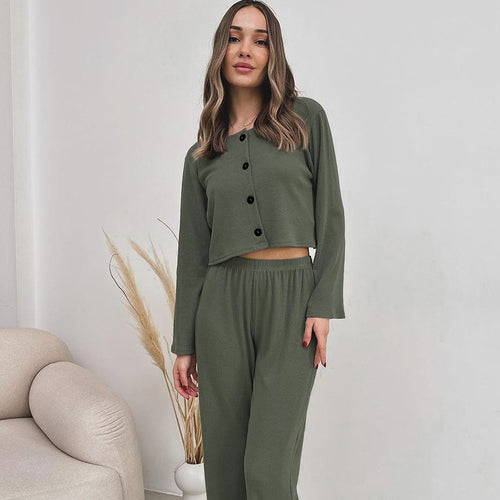 Dame strik-jumpsuit med knapdetalje og brede ærmer Stilla