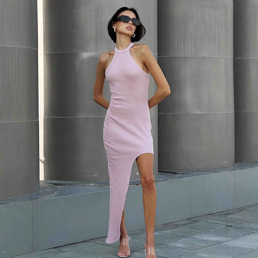 Dame minimal kjole med asymmetrisk kant og elegant halter-look Stilla