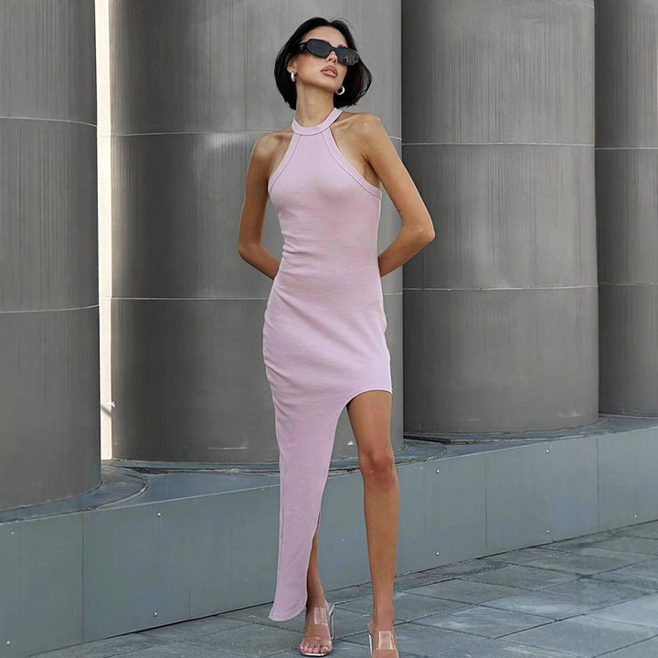 Dame minimal kjole med asymmetrisk kant og elegant halter-look Stilla