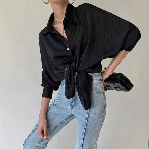 Dame asymmetrisk bluse med elegant taljeudtræk Stilla