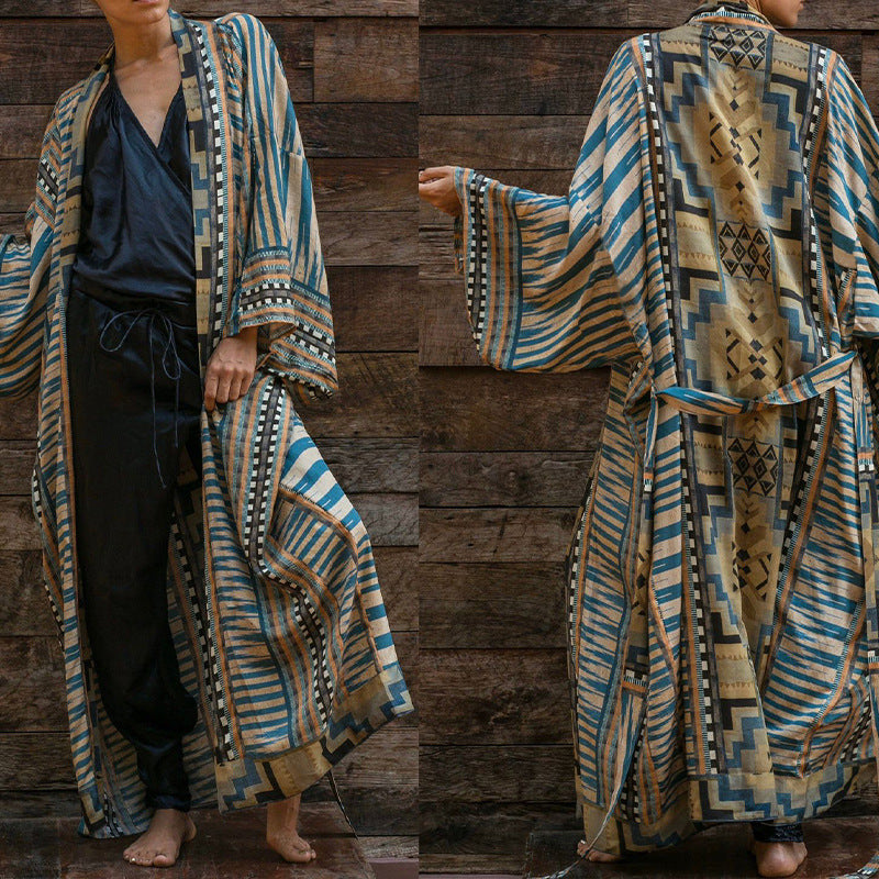 Dame kaftan med kunstnerisk geometrisk mønster og flydende snit Stilla