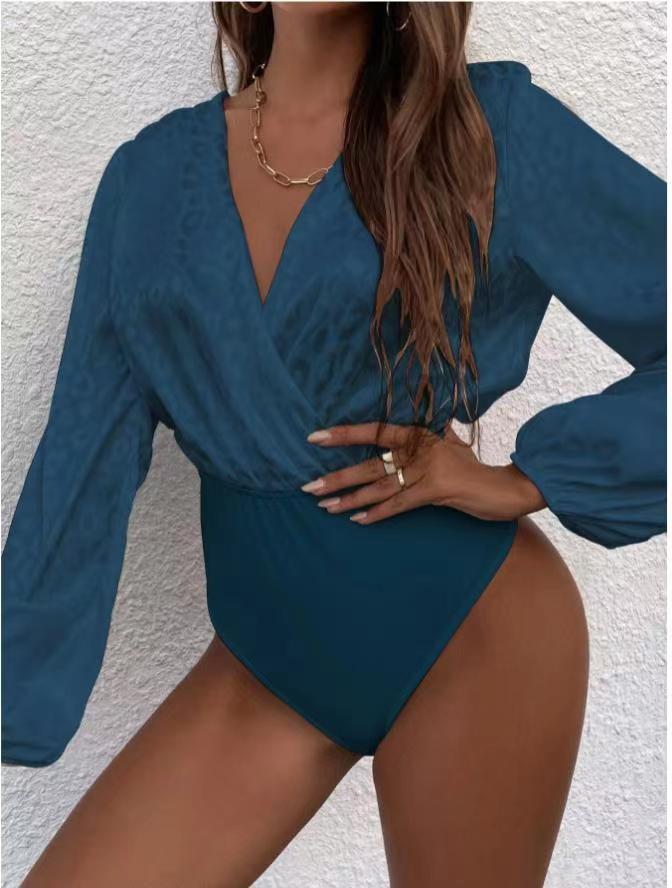 Dame bodysuit med elegant indpakningsudskæring og voluminøse ærmer Skovae