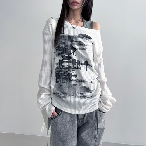 Dame afslappet OverStørrelse-T-shirt med asymmetrisk snit og unikt grafikdesign Stilla
