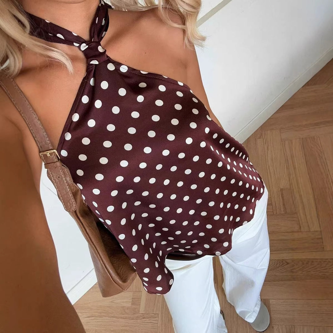 Dame Elegant top med et off-shoulder design og legende prikkemønster Skovae