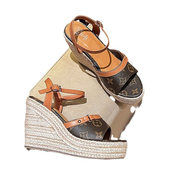 Dame wedge-sandaler med elegant krydsrem og flethæl Stilla