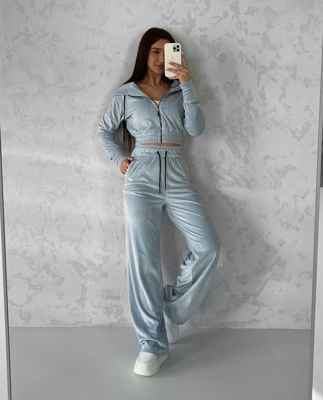 Kvinders afslappede fleece sæt med cropped top og brede bukser