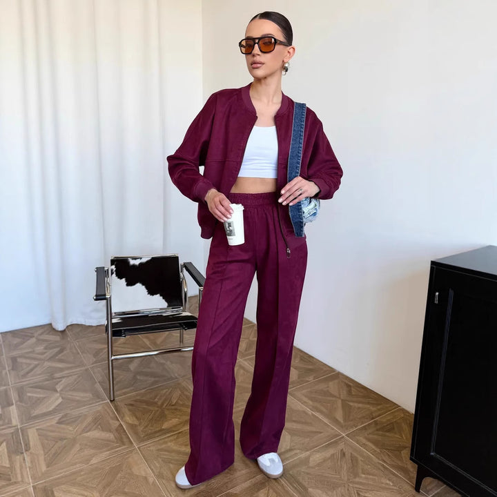 Kvindernes stilfulde fritidssæt med cropped top og løs pasform