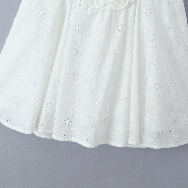 Dame let sommerkjole med sarte flæse detaljer og fin broderi Stilla
