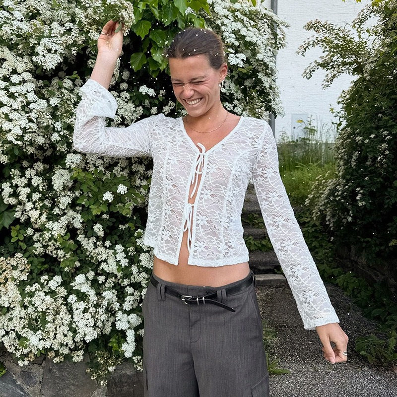 Dame blonde skjorte med elegant snørre lukning Skovae
