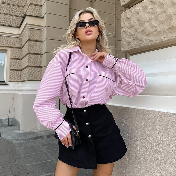 Dame Stripet Overshirt med moderne kontraster og praktiske lommer Stilla