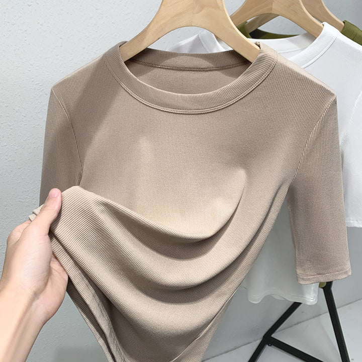 Dame kortærmet t-shirt med fin ribstruktur og elegant rundhalsudskæring Stilla