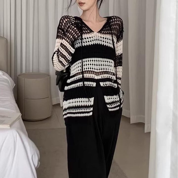 Dame luftig strikket sweater med moderne netdesign og lange ærmer Stilla
