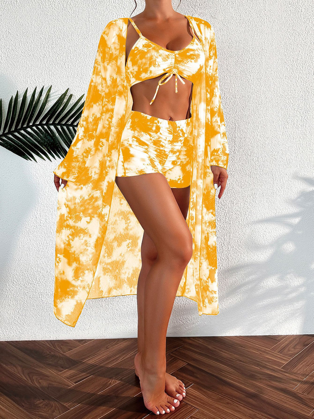 Dame bikini-sæt med kort bukser og gennemsigtig strandkimono Skovae
