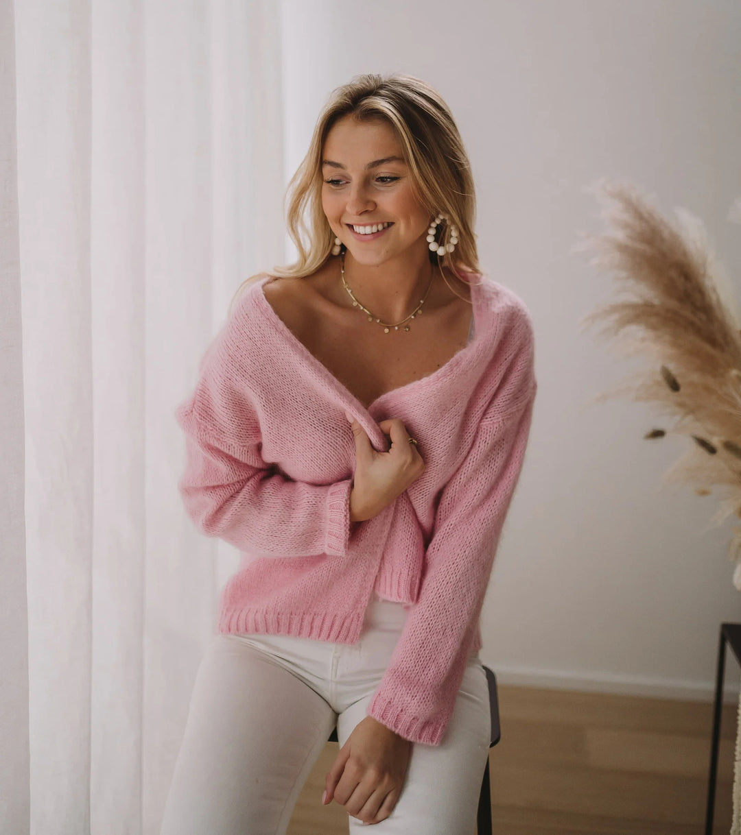 Kvinders hyggelige oversized sweater med dyb V-hals og blød tekstur Stilla