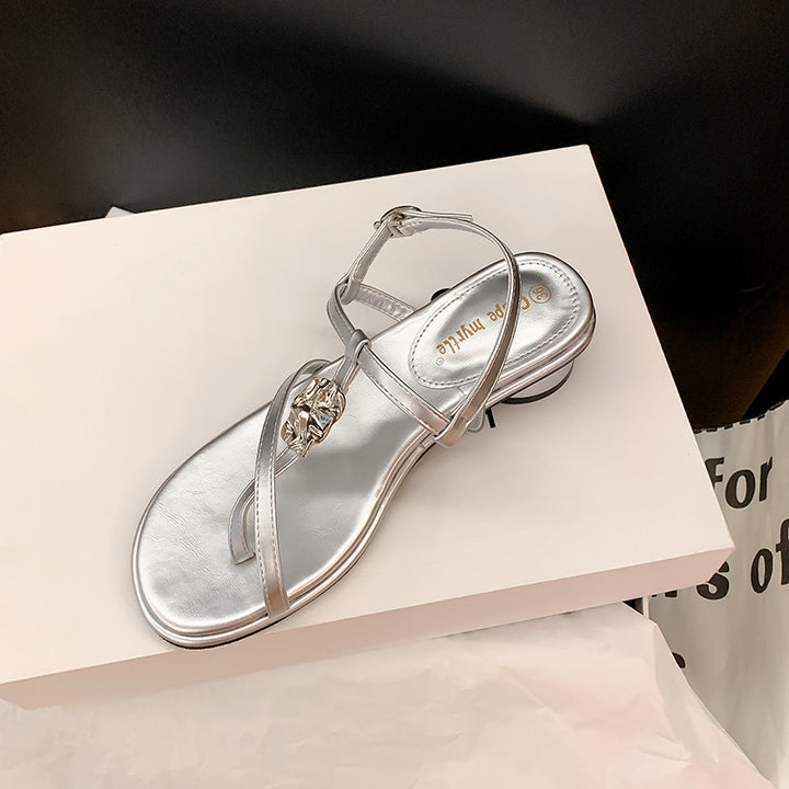 Dame sandaler med elegant design og dekorativ metalspænde Stilla