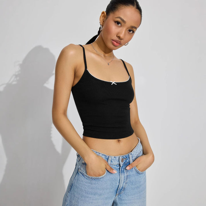 Dame Slim-Fit Spaghetti-top med dekorativ zig-zag kant Stilla