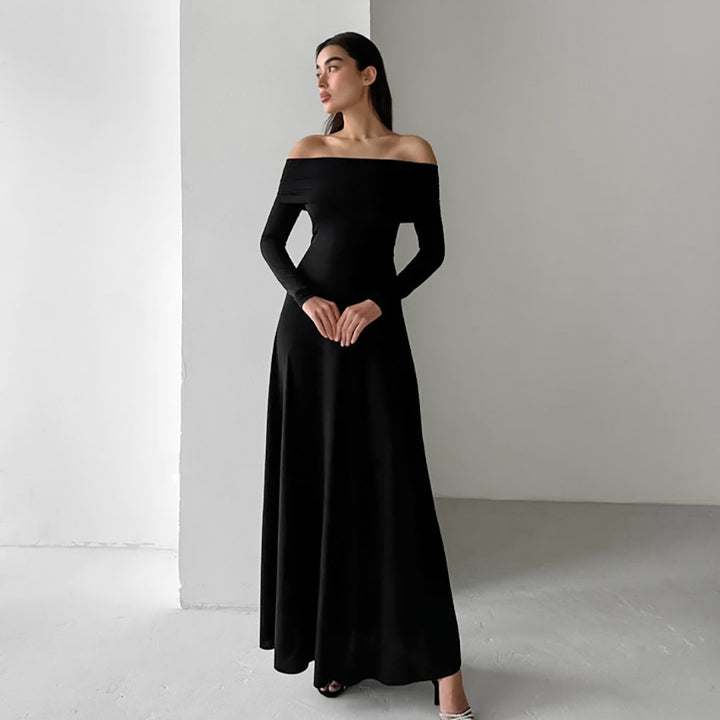 Dame skulderfri aftenkjole med lang kant og elegant snit Stilla