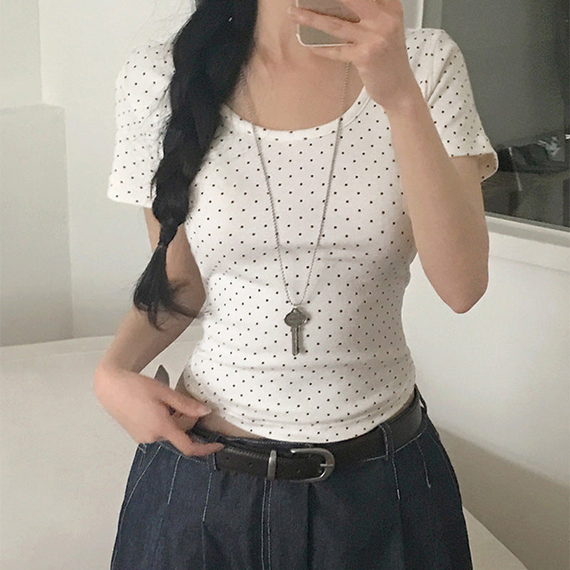 Dame Polka-Dot Shirt med rund halsudskæring og tætsiddende pasform Skovae
