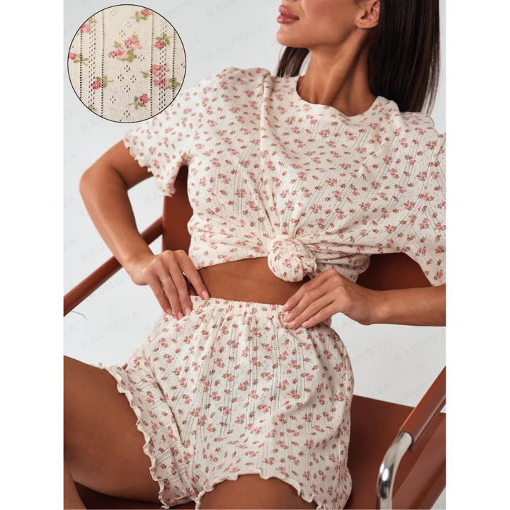 Damer hyggeligt kort pyjamasæt med fine ruffledetaljer Stilla