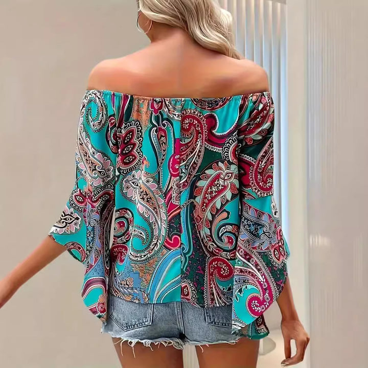 Dame Off-Shoulder Bluse med farverigt paisleymønster og bredde udtrukne ærmer Stilla