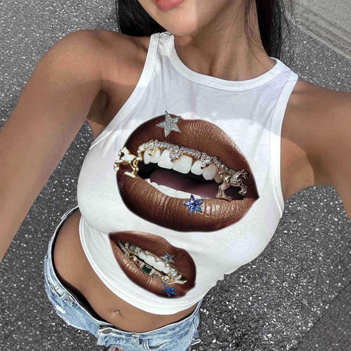 Dame tanktop med kunstnerisk læbe motiv og tætsiddende snit Skovae