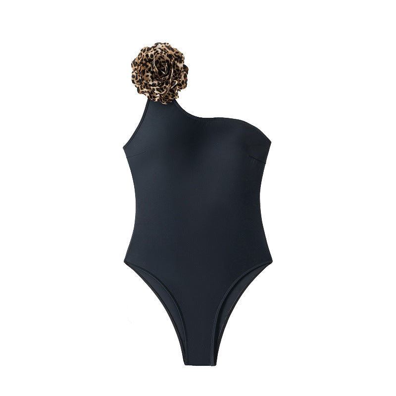 Dame One-Sided Swimsuit with Elegant Animal Print and Floral Accent Skovae