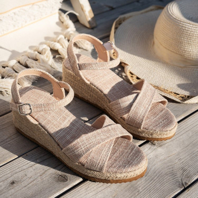 Dame kile-sandaler med fashionable stropper og komfortabel fodseng Stilla