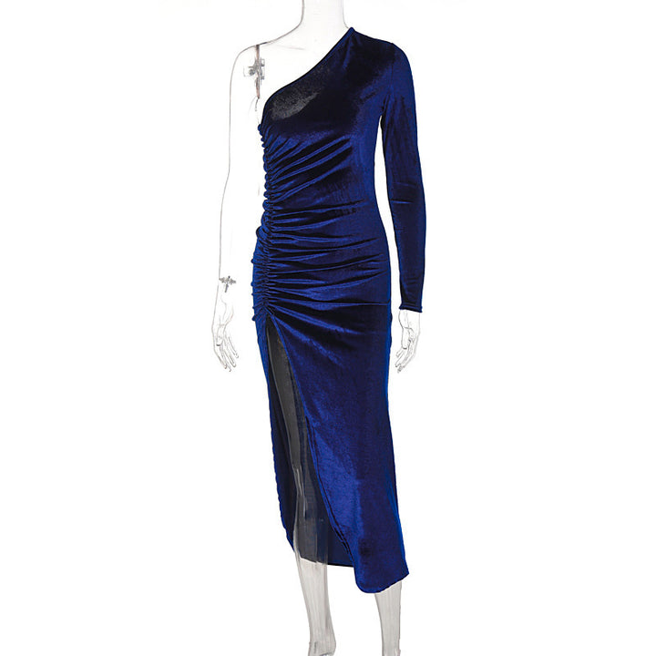 Dame elegant aftenkjole med asymmetrisk snit og fin drapering Stilla
