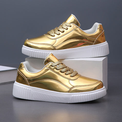 Dame nan lavt skåret sneakers med spejlende lakoverflade, polstret skaft og forhøjet sål med rillemønster Skovae
