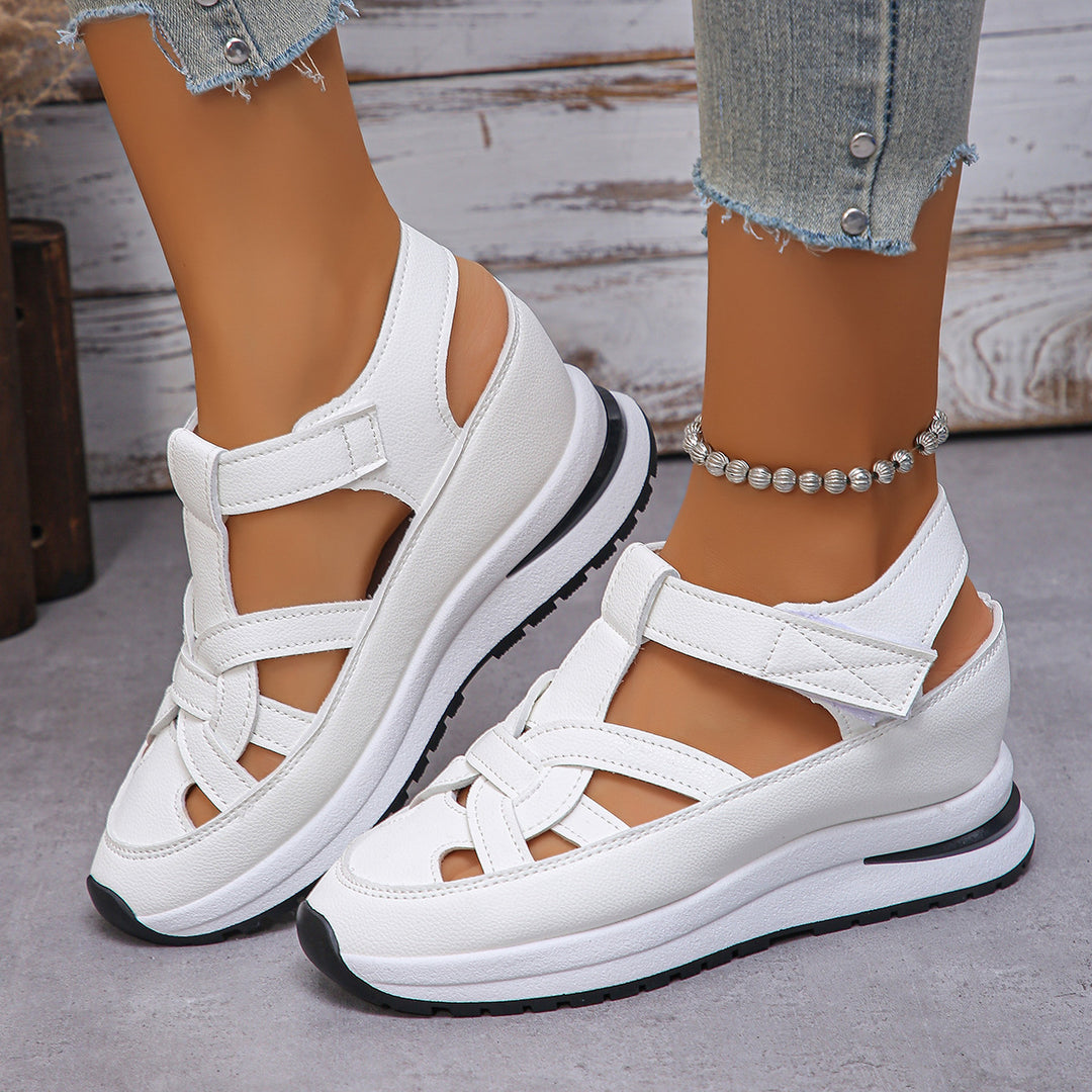 Dame nan sporty plateau-sandalette med flettet remdesign, justerbar velcro lukning og polstret komfortsål Skovae