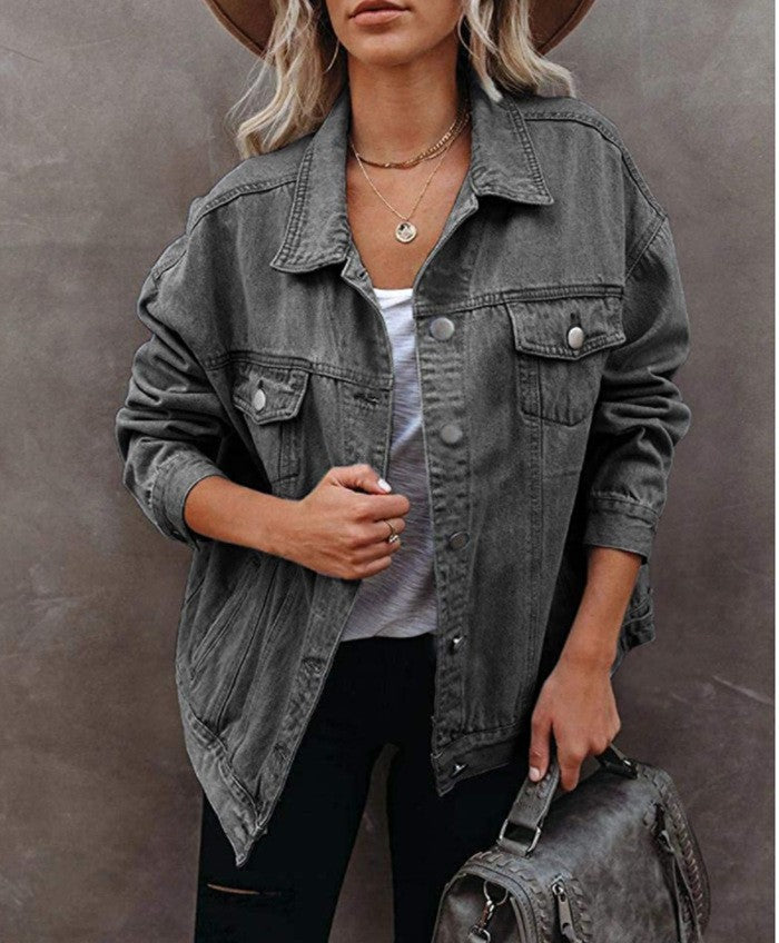 Kvinders oversized denimjakke med praktiske brystlommer Stilla