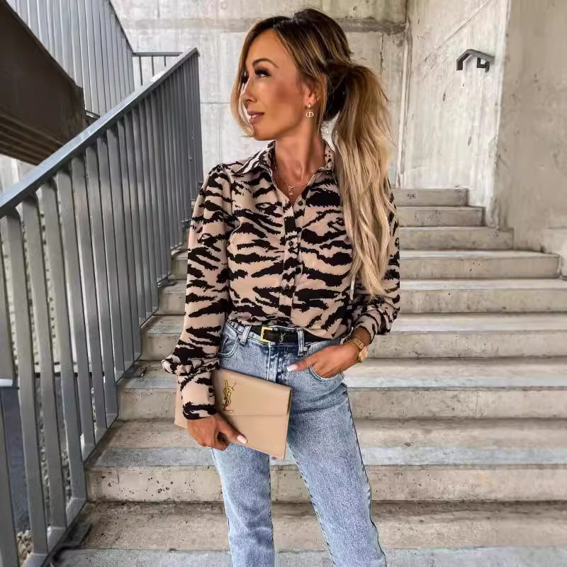 Damebluse med blomstret design og voluminøse ærmer Stilla