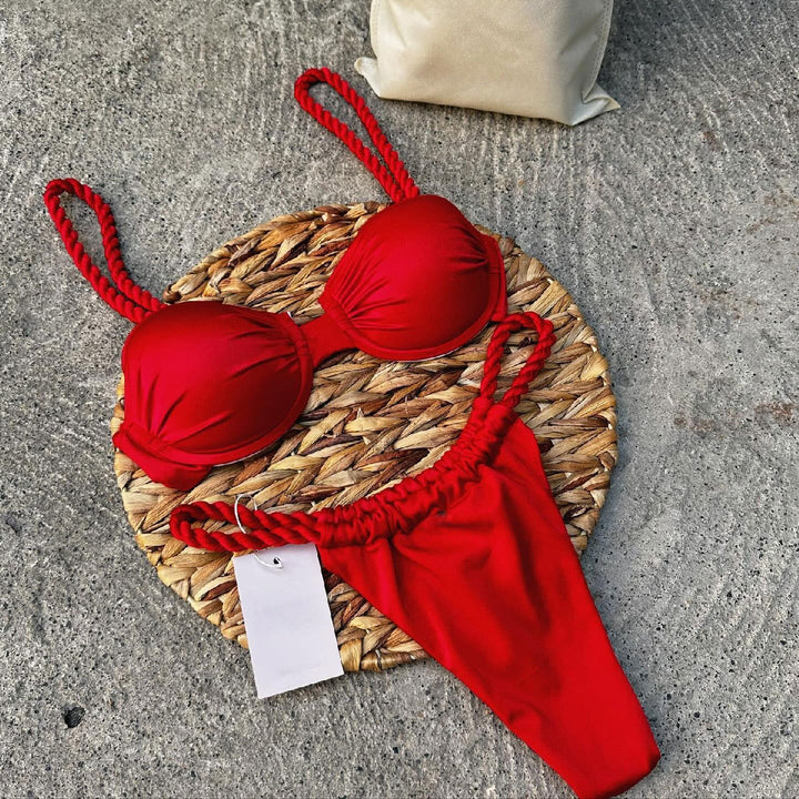 Dame bikini-sæt med smagfulde volangdetaljer og justerbare stropper Stilla